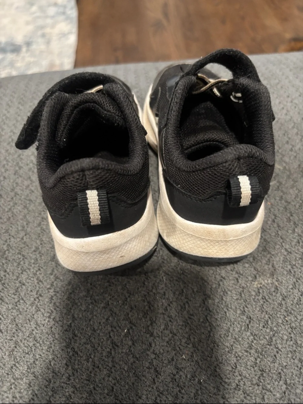 🟢10/$10 - Kids Black Velcro Athletic Sneakers